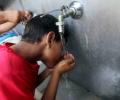 أزمة مياه تضاعف معاناة العائدين لمنازلهم في خان يونس