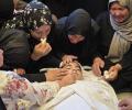 من وداع الطفل أمير عماد البشيتي (13 عامًا) في مستشفى ناصر بخانيونس (تصوير- رمضان الآغا)