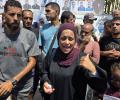 أم يسر سالم أبو رجيله فقدت زوجها وأطفالها الخمسة