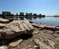 "حجارة الجوع" تظهر مع انخفاض منسوب مياه نهر الراين (رويترز)