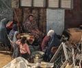 المرأة الفلسطينية تؤدي دورًا محوريًا في حماية النسيج المجتمعي ومواجهة ظروف الحرب والنزوح والفقر