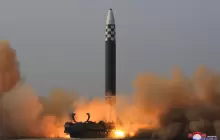 تجربة إطلاق نوع جديد من الصواريخ الباليستية العابرة للقارات أطلقته كوريا الشمالية مؤخرا (صورة أرشيفية)