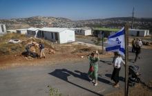 المستوطنون شرعوا في إقامة البؤرة على أراضٍ فلسطينية في خطوة تهدف إلى السيطرة على مزيد من الأراضي الزراعية وتوسيع نطاق الاستيطان (أرشيفية)