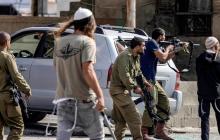 قوات الاحتلال أطلقت النار وقتلت أربعة فلسطينيين بعد تصديهم لمستوطنين مسلحين اقتحموا القرية