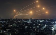 صواريخ إسرائيلية تحاول اعتراض صواريخ إيرانية في سماء فلسطين المحتلة خلال المواجهة الماضية (أرشيف)