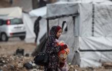 العاصفة "بيرون" تهدّد نحو 795 ألف نازح بغزة