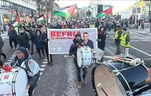 المتظاهرون طالبوا حكومة السويد بإنهاء بيع السلاح لـ"إسرائيل"