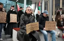 تجمّع لعدد من المحتجين يعارضون الإبادة الجماعية ويؤيدون "فلسطين أكشن"