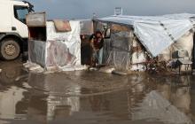 غرق خيام النازحين وسط ظروف إنسانية قاسية في غزة