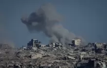 تصاعُد أعمدة الدخان جراء غارة إسرائيلية على غزة (أرشيفية)