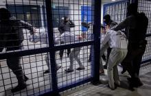 تنوعت مدد الأوامر الصادرة  بين شهرين وستة أشهر (أرشيف)