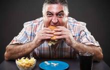 يوصي الخبراء بالاستمرار في السلوك الغذائي الصحي المكتسب خلال رمضان لأن التأثيرات الإيجابية للصيام تتراجع سريعًا بعد العودة إلى نمط الأكل السابق