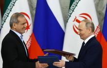 بوتين وبيزشكيان يوقعان في موسكو معاهدة شراكة استراتيجية شاملة بين إيران ورسيا (أرشيف)