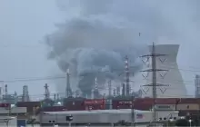 أعمدة الدخان تتصاعد من مصفاة حيفا إثر قصف إيراني