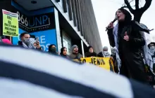 كسواني تعد من أبرز قيادات مجموعة "في حياتنا" التي تنظم احتجاجات واسعة مؤيدة لفلسطين