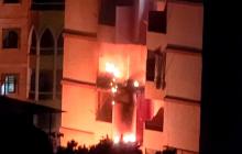 صورة للشقة التي استهدفها طيران الاحتلال أمس في مخيم البداوي