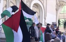 جانب من الوقفة التونسية المنددة بإغلاق قوات الاحتلال للمسجد الأقصى