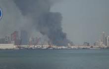 دخان يتصاعد من مصفاة نفط بابكو في جزيرة سترة في البحرين