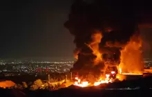 تصاعدت ألسنة اللهب والدخان في سماء طهران، عقب هجوم إسرائيلي على مستودع نفط شهران