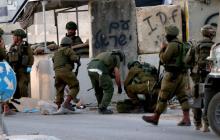 الاحتلال يعتدي على مواطنين في دورا (أرشيف)