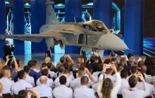 جانب من الكشف عن الطائرة إف-39إي غريبن