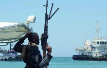 يرجح أن تكون السفينتان قد وُضعت تحت سيطرة مسلحين يُعتقد أنهم قراصنة