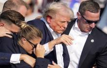 صورة لإصابة ترامب في أذنه خلال إطلاق مسلح النار عليه في بنسلفانيا 2024