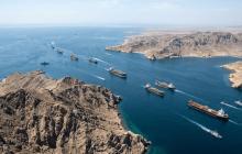 سفن تعبر مضيق هرمز