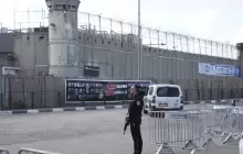 تعذيب وتنكيل وتفاصيل قاسية يعيشها أسرى غزة في سجن جانوت