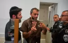 الناشط البرازيلي تياغو أفيلا خلال جلسة لمحاكمته