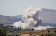 يتصاعد الدخان من منطقة النبطية في جنوب لبنان عقب غارة إسرائيلية الخميس الماضي