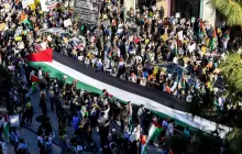 آلاف المتظاهرين في شوارع وسط مدينة لوس أنجلوس احتجاجاً على المجازر الإسرائيلية في غزة