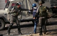 يقبع 37 صحفيًا وصحفية في سجون الاحتلال