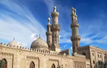 ووجّه شيخ الأزهر نداءً أخويًا عاجلًا إلى الدول العربية والإسلامية دعا فيه إلى تغليب روابط الدين والدم وروح الأخوة وصوت الحكمة