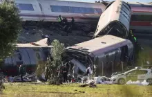 مصرع 46 شخصًا على الأقل في حادث تصادم قطارين بإسبانيا