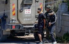 جنود الاحتلال يعتقلون فلسطينيين اثنين في الخليل