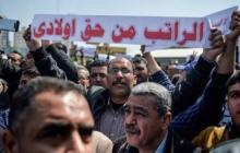 "الديمقراطية" تطالب بتوضيح أسباب عدم صرف رواتب مئات الموظفين بغزة