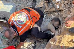 طواقم الدفاع المدني انتشلت رفات 20 شهيدًا من تحت الأنقاض (أرشيفية)