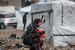 العاصفة "بيرون" تهدّد نحو 795 ألف نازح بغزة