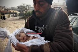 الطفل يوسف عمر أبو حمالة (6 شهور)، الذي توفي متأثرًا بالبرد القارس وتسرّب مياه المجاري في محيط خيمته بمنطقة مواصي خانيونس