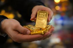 📉 أسعار الذهب الفورية تترجع بنسبة 0.5% وتسجل 4322.28 دولار للأوقية اليوم الاثنين (أرشيف)