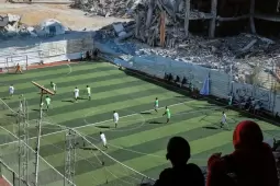 صحيفة "إندبندنت" تقول إن قرار الفيفا يثير تساؤلات حول أولويات إعادة الإعمار في غزة