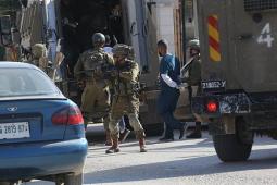 قوات الاحتلال فرضت إجراءات عسكرية مشددة في محافظات الضفة الغربية منذ بدء العدوان على إيران