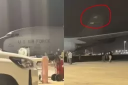 جانب من تحطم ذيل الطائرة الأمريكية التي سقطت في العراق (مواقع التواصل)