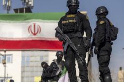 صحيفة أمريكية: النظام الإيرانيّ مازال متماسكًا رغم الضربات القاسية