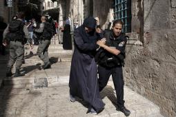 في ليلة واحدة... نادي الأسير: الاحتلال اعتقل أكثر من 15 امرأة في قلقيلية