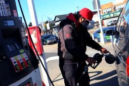 أسعار البنزين في الولايات المتحدة شهدت ارتفاعًا كبيرًا بنسبة 32.2% منذ انطلاق العمليات العسكرية المرتبطة بإيران