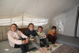 ثمانية أطفال وامرأة واحدة في مواجهة الحرب