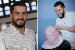 الشهيد محمد سمير قنيطة وهو يضع اللثام للناطق باسم القسام