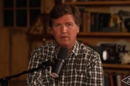 الإعلامي الأميركي الشهير تاكر كارلسون